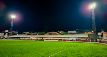 Grupo Caio investe na iluminação do estádio Acrísio Paes Cruz e marca novo capítulo no esporte local