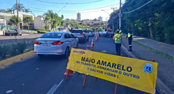 Botucatu inicia ações do Maio Amarelo com bloqueios educativos no trânsito