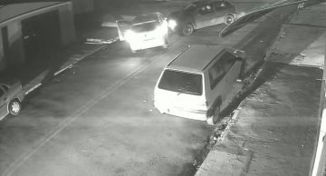 Motorista embriagado bate em carros, foge e acaba preso após atingir muro de residência em Botucatu