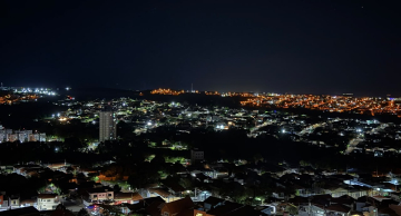 Prefeitura aponta mais de mil pontos com problemas na iluminação pública e cobra plano de ação da CPFL em Botucatu