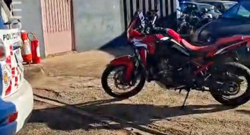 Moto usada em manobras no Jardim Paraíso é apreendida pela Polícia Militar em Botucatu