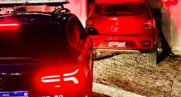 Motorista embriagado perde controle de veículo e invade quintal de residência em Botucatu