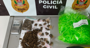 Polícia Civil prende mulher por tráfico de drogas após denúncia em São Manuel