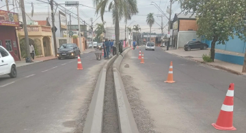 Prefeitura inicia reconstrução de canteiros centrais na Avenida Vital Brasil