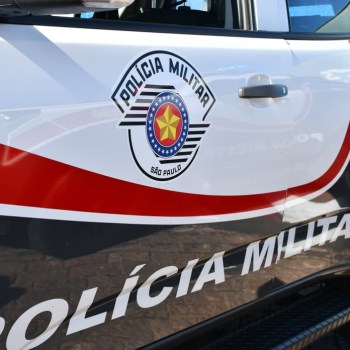 Homem que havia deixado a prisão há um mês é preso com 225 porções de cocaína após perseguição
