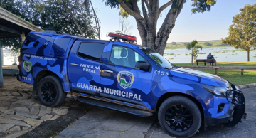 Descarte irregular de pneus leva GCM a capturar procurado pela Justiça em Botucatu
