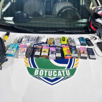 Adolescente é abordado com 12 cigarros eletrônicos após tentar fuga de moto em Botucatu