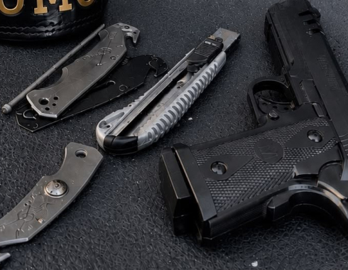 Homem é abordado com simulacro de pistola e pedra de crack em Botucatu