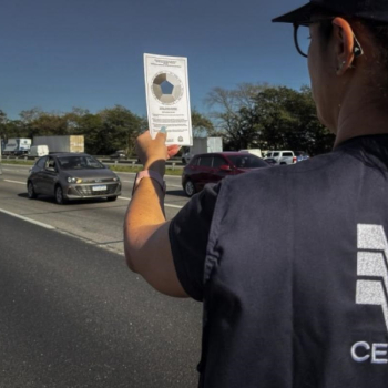 Operação da Cetesb autua 37 motoristas em Botucatu e região durante fiscalização ambiental