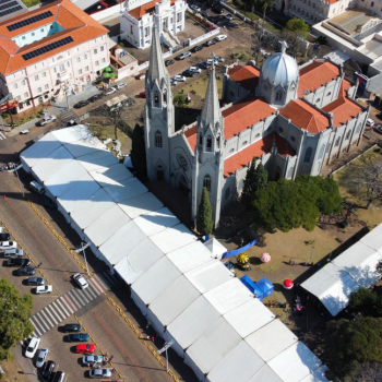 Festa de Sant’Ana segue neste fim de semana com shows e programação religiosa em Botucatu