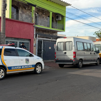 Muralha Virtual identifica possível clonagem de placas e GCM apreende duas vans em Botucatu