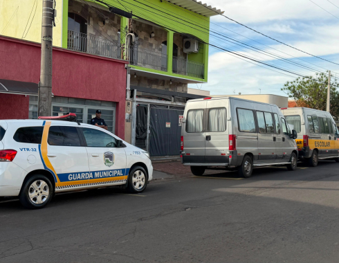 Muralha Virtual identifica possível clonagem de placas e GCM apreende duas vans em Botucatu