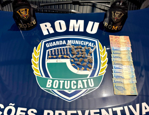 ROMU prende homem por tráfico de drogas no bairro 24 de Maio, em Botucatu