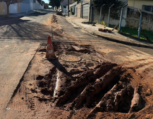 Prefeitura vai à Justiça contra Sabesp por obras e recortes no asfalto em Botucatu