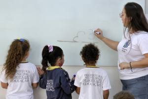 Aula de Ciências no Quadro Branco