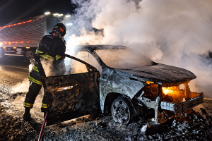 Combate ao incêndio na estrada