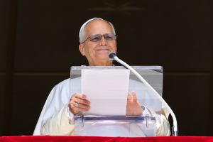 Discurso papal no púlpito transparente