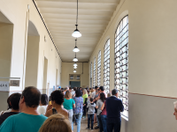 Fila no Corredor Institucional