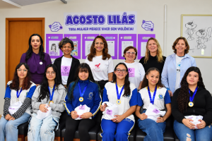 Grupo Escolar no Agosto Lilás